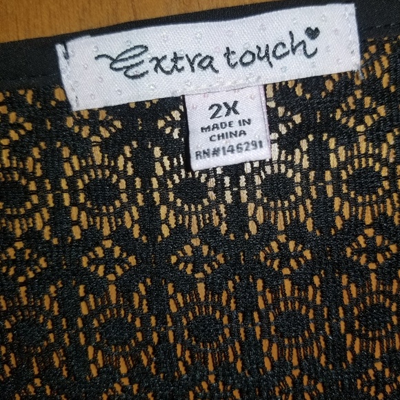 Sexy zippered top- perfect for date night - Picture 3 of 3